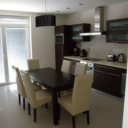 度假居 Homes In 20090 *